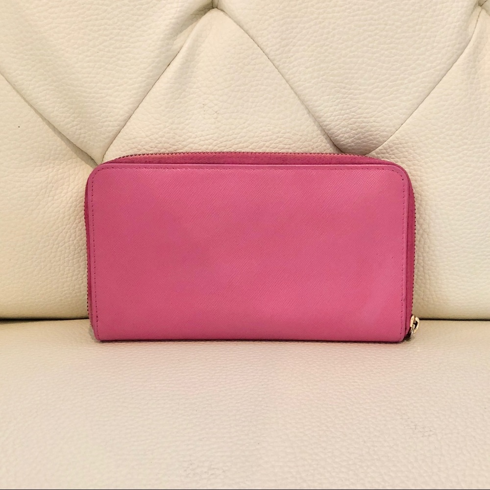 ⭕️SOLD⭕️Prada Zip Around Wallet - Picture 2 of 9